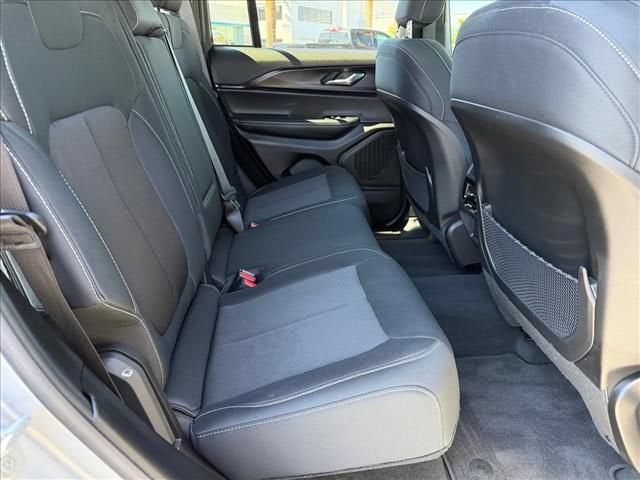 2025 Jeep Grand Cherokee Laredo 4x4