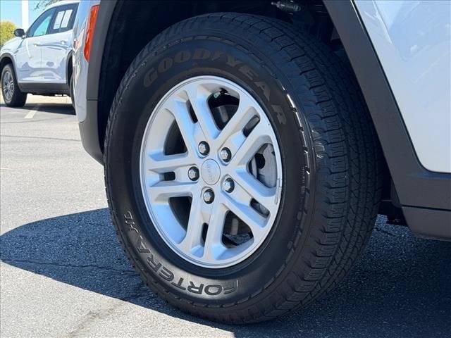 2025 Jeep Grand Cherokee Laredo 4x4