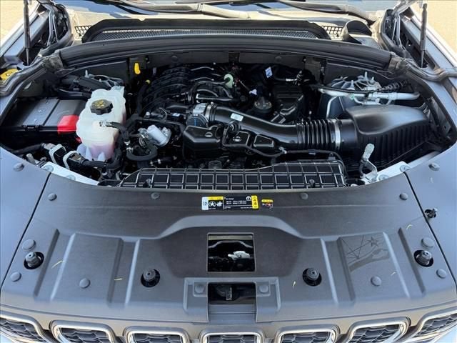 2025 Jeep Grand Cherokee Laredo 4x4