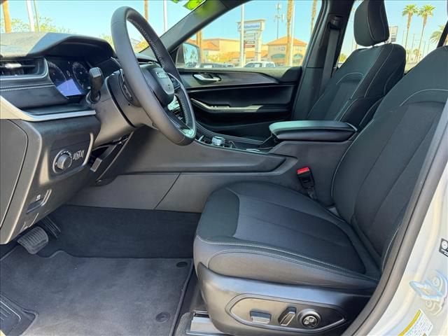 2025 Jeep Grand Cherokee Laredo 4x4