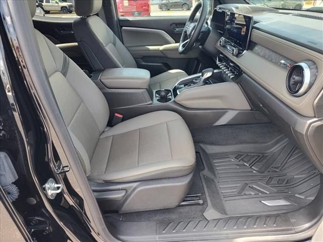2025 Chevrolet Colorado ZR2 - Photo 11