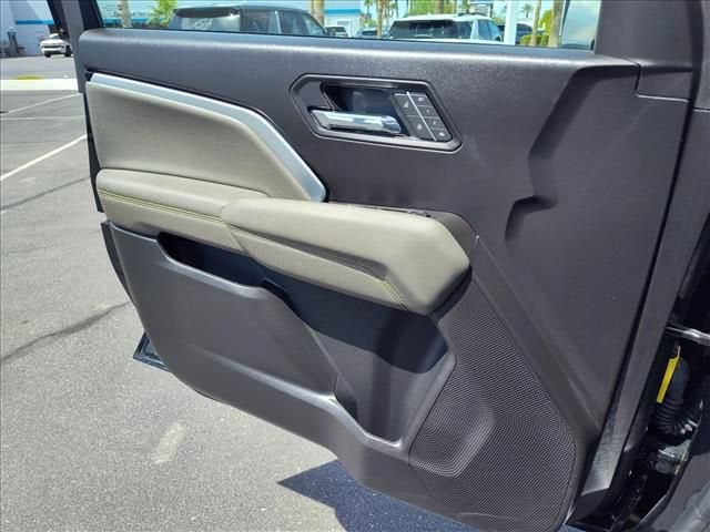 2025 Chevrolet Colorado ZR2 - Photo 13