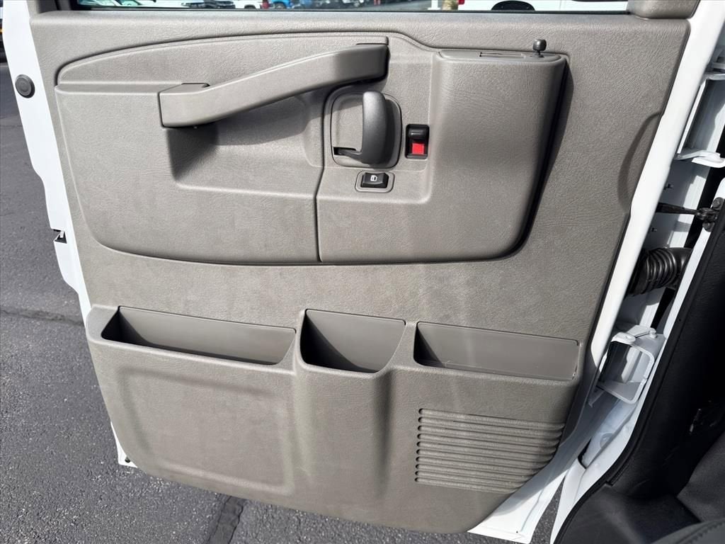 2025 Chevrolet Express Cargo 2500 WT