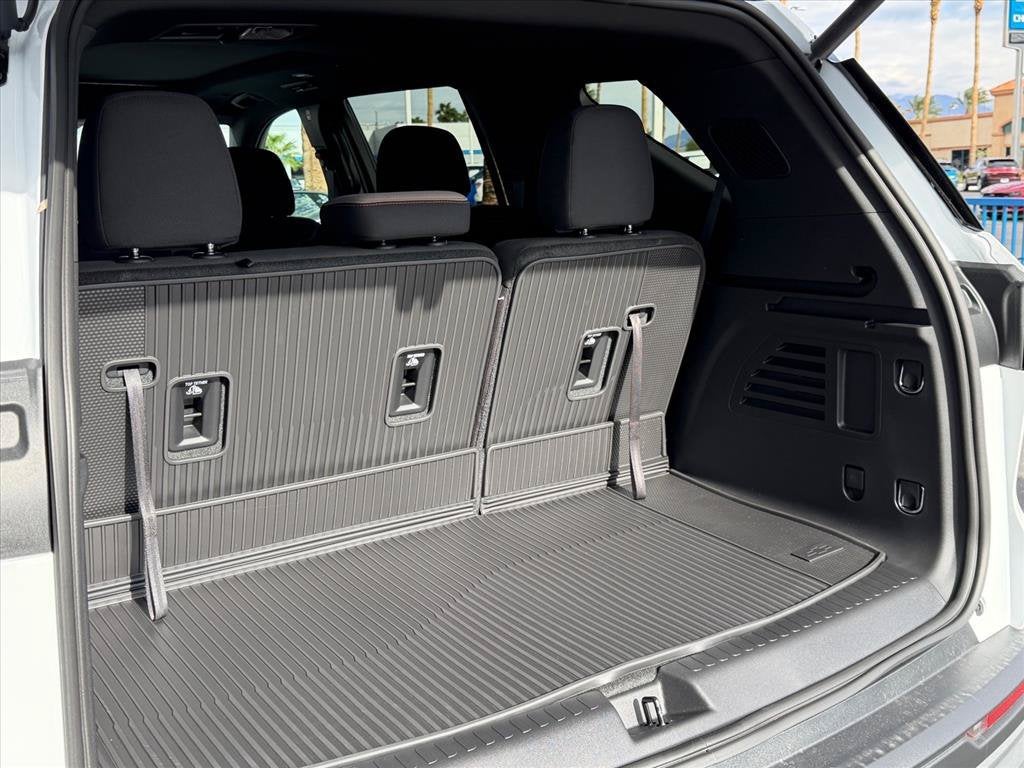 2027 Chevrolet Traverse LT - Photo 8