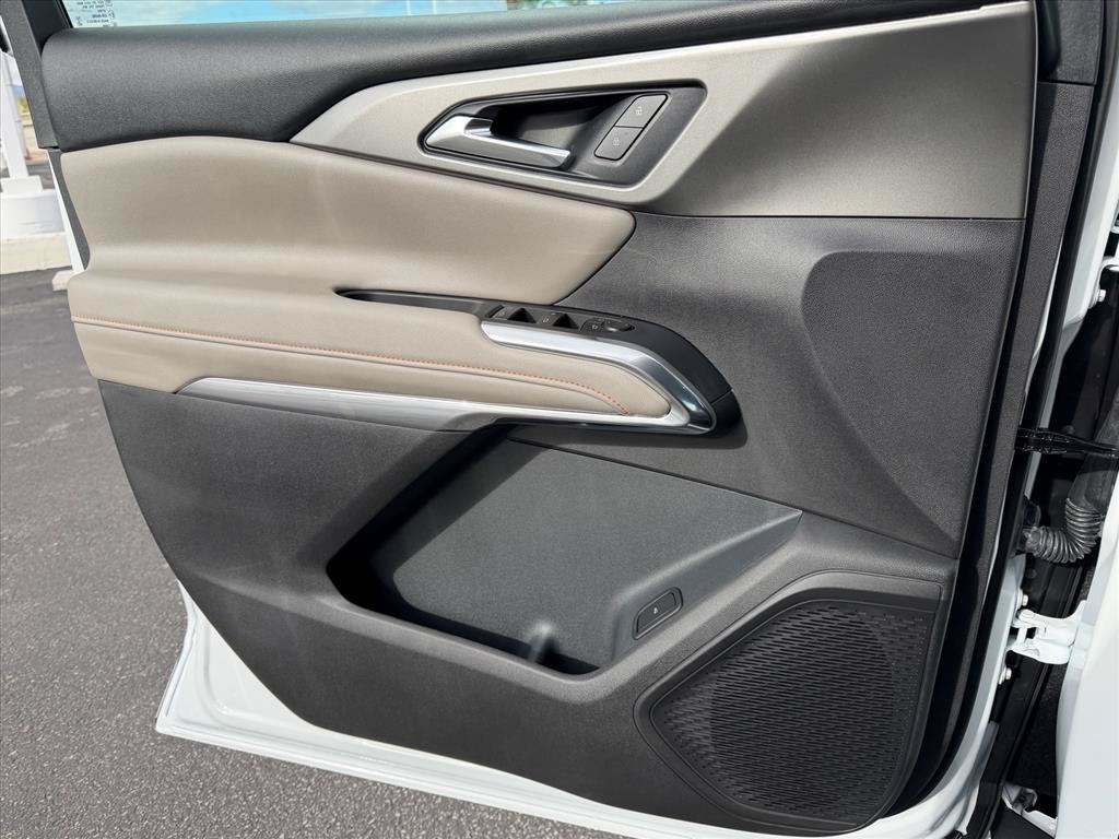 2027 Chevrolet Traverse LT - Photo 9