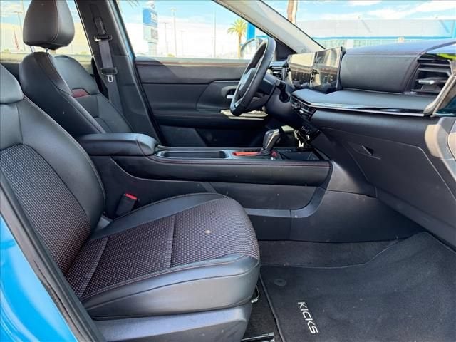 2025 Nissan Kicks SR FWD