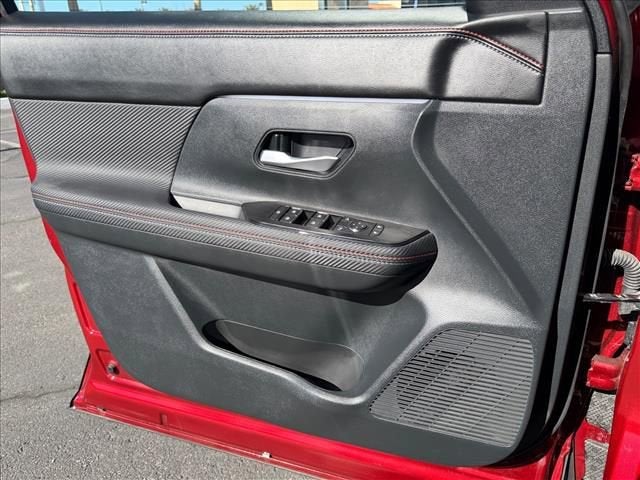 2025 Nissan Kicks SR FWD