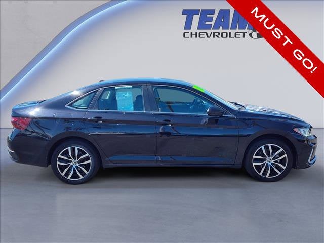 2025 Volkswagen Jetta SE - Photo 4