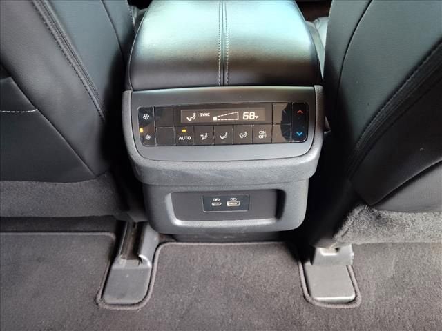 2023 Nissan Pathfinder SL FWD