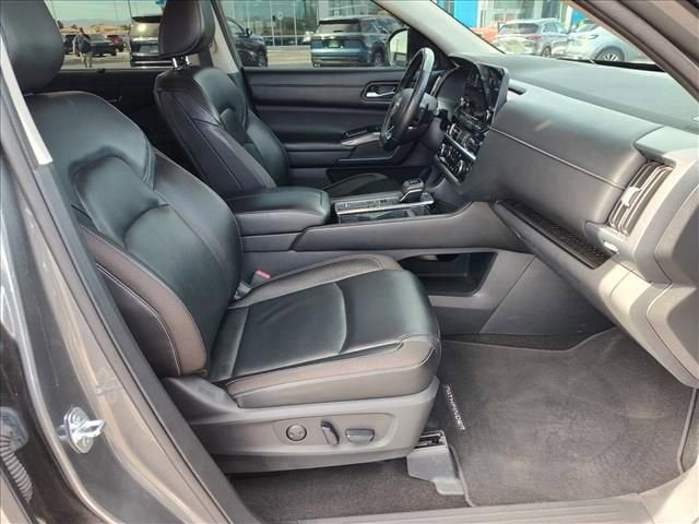 2023 Nissan Pathfinder SL FWD