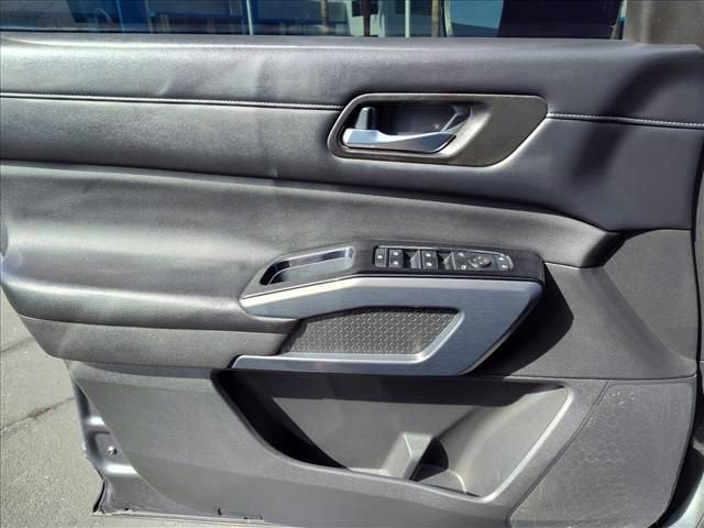 2023 Nissan Pathfinder SL FWD
