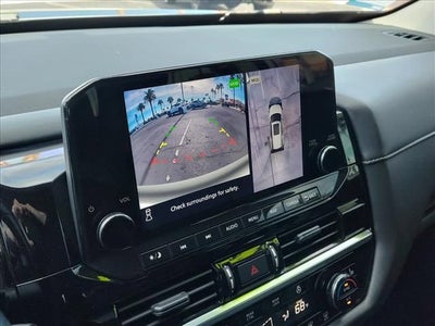 2023 Nissan Pathfinder SL FWD