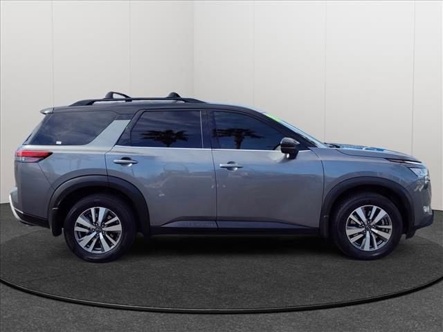 2023 Nissan Pathfinder SL FWD