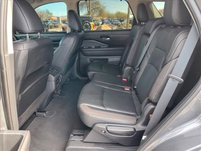 2023 Nissan Pathfinder SL FWD