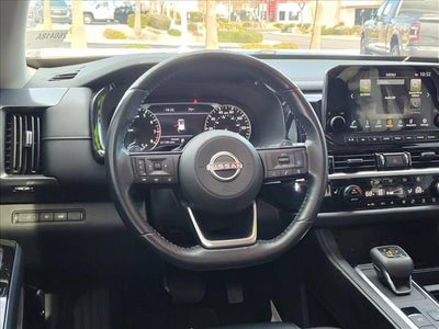 2023 Nissan Pathfinder SL FWD