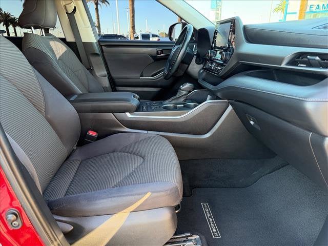 2021 Toyota Highlander LE - Photo 13