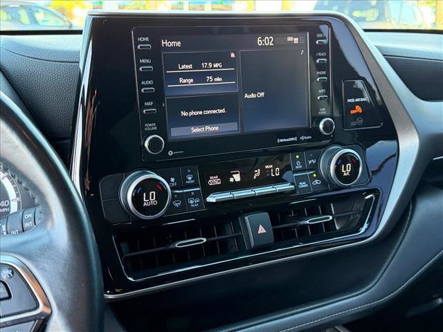 2021 Toyota Highlander LE - Photo 21
