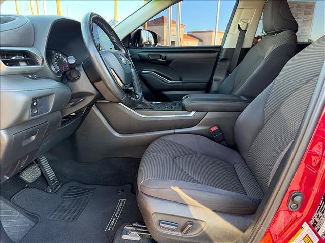 2021 Toyota Highlander LE - Photo 6