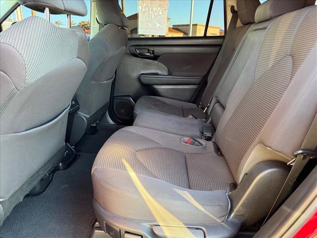 2021 Toyota Highlander LE - Photo 7